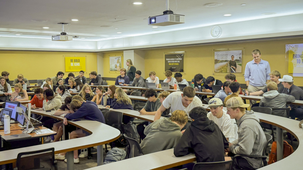 Students attending the first meeting of the Applied AI student organization